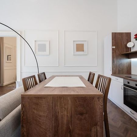 Stylish Apartment In The City Center Budapest Bagian luar foto