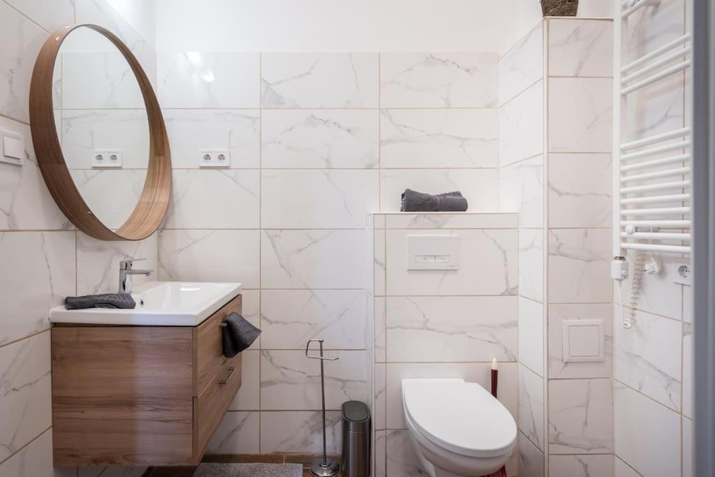 Stylish Apartment In The City Center Budapest Bagian luar foto
